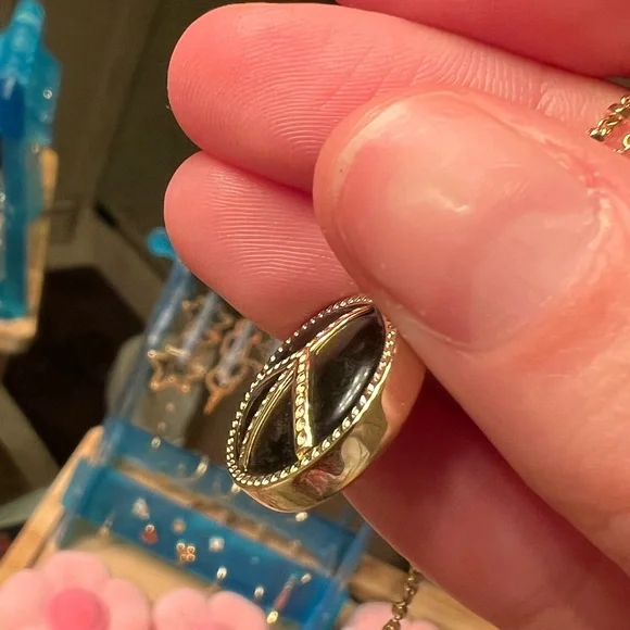 Black and Gold Peace Sign Kendra Scott Necklace - Picture 10 of 11